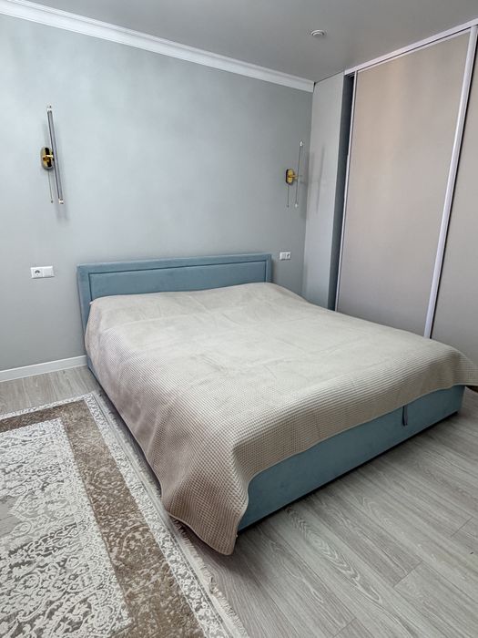 Продам двуспальную кровать с матросом