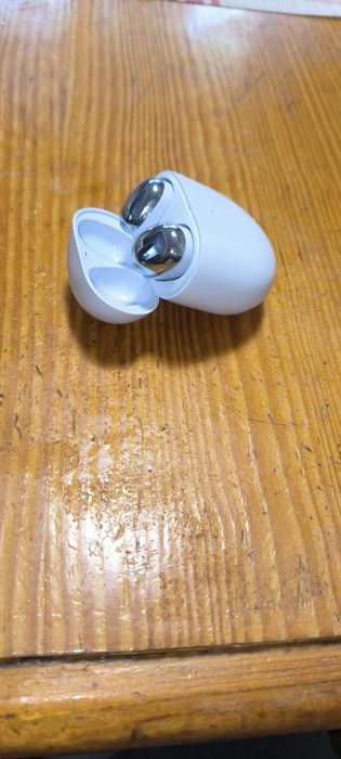 Wuawei 5i , Jaybird , Redmi buds 4