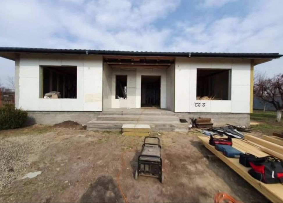 Vand case modulare pe structura metalica