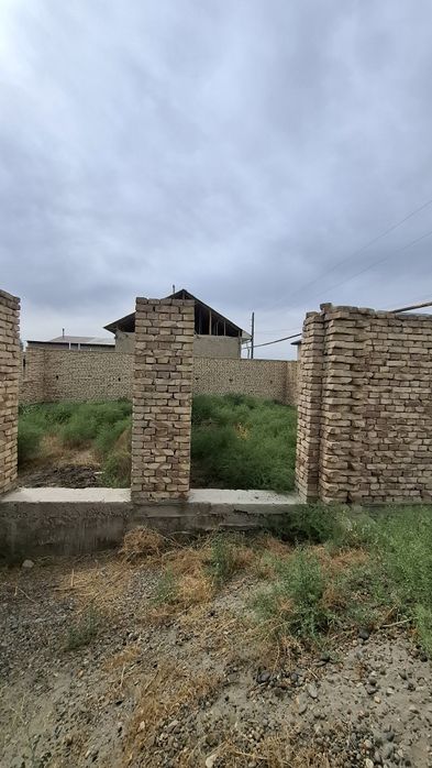 Qurilishi tugallanmagan uchastka