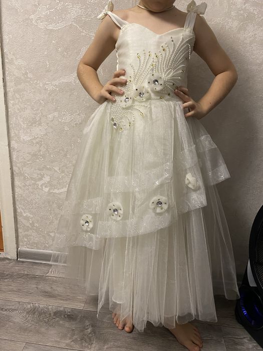 Продам платье  ростовка 110- 130 см