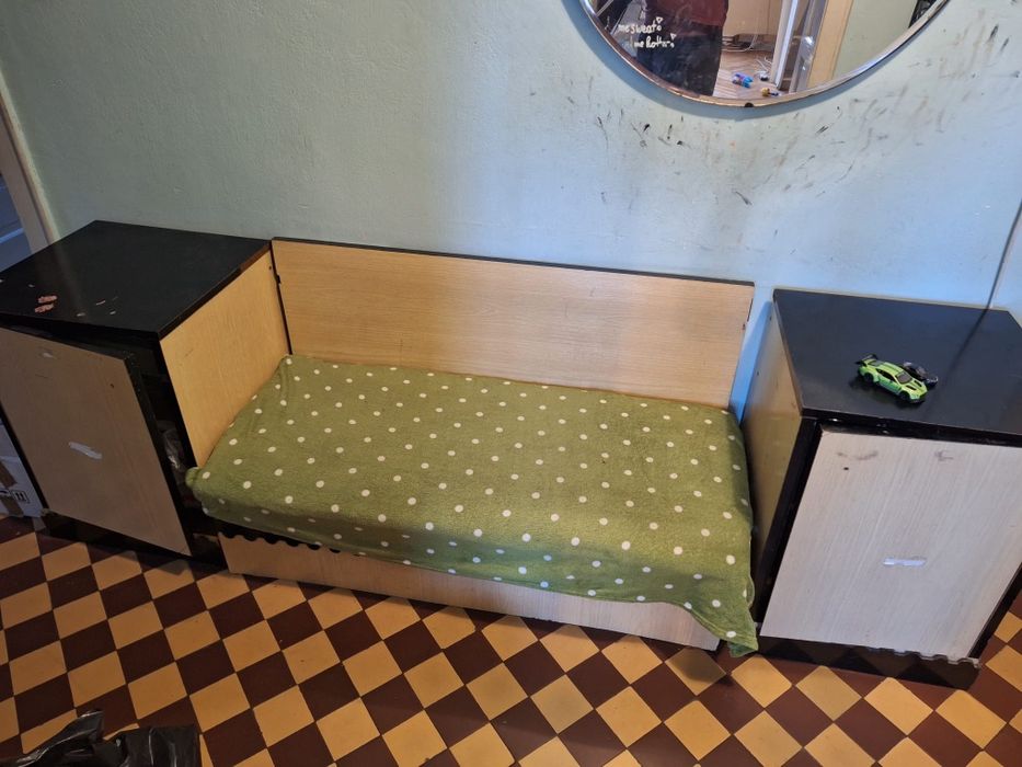 Mobilier hol format din o bancheta cu lădiță si două dulăpioare pentru pantofi