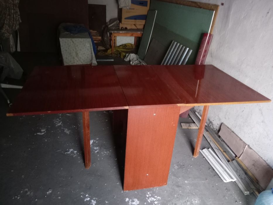 Стол-книжка компактная