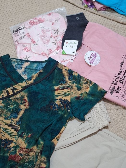 Продам комплект новой женской одежды