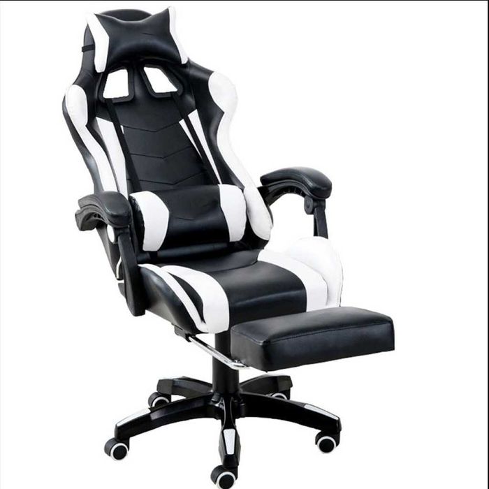 Въртящ се кожен стол за офис и компютърни игри.