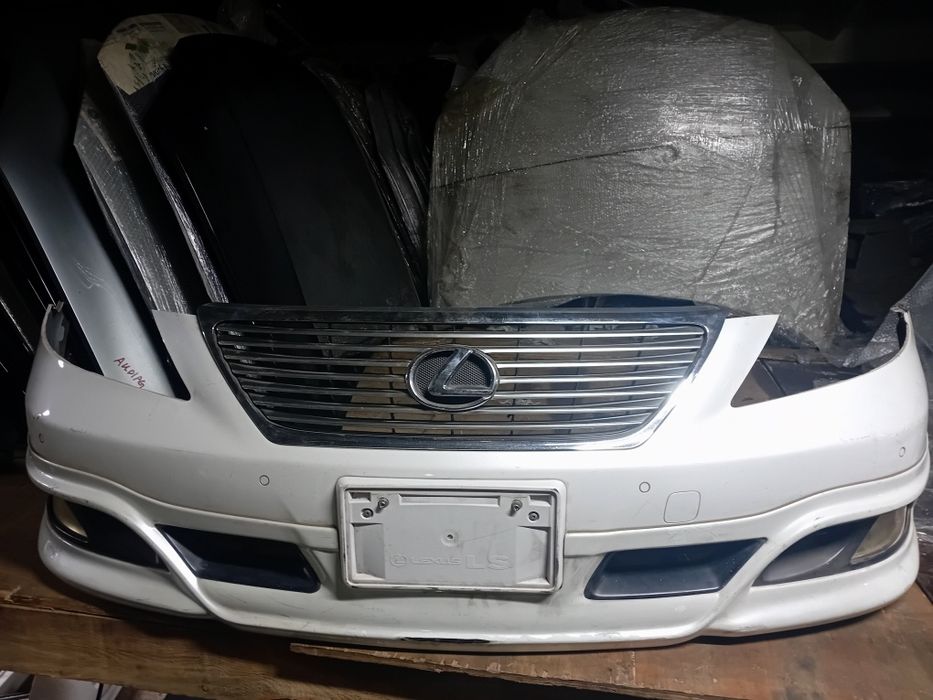 Передний бампер Lexus LS460