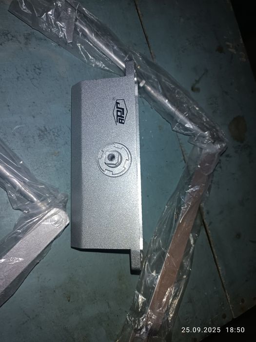 Доводчик дверной