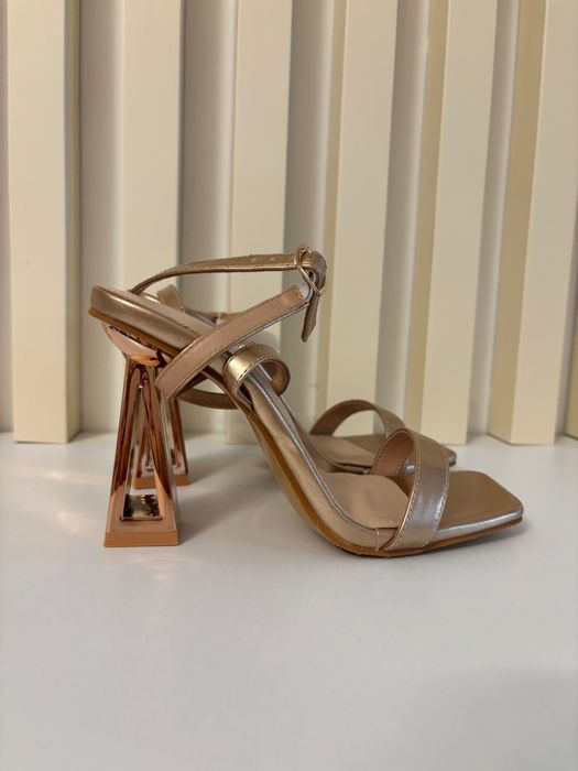 Sandale elegante, toc gros