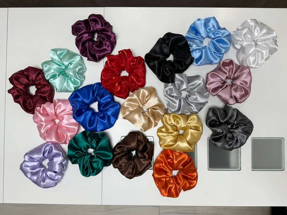 Ръчно изработени скрънчита от сатенени платове