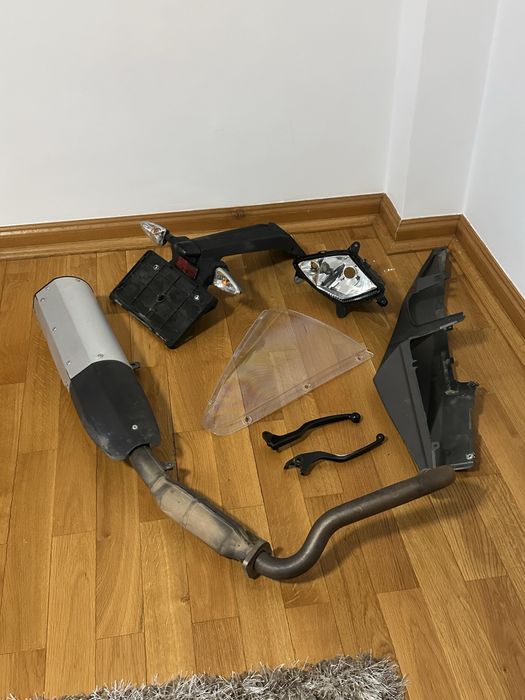 Piese yzf 125(evacuare,parbriz,r125)