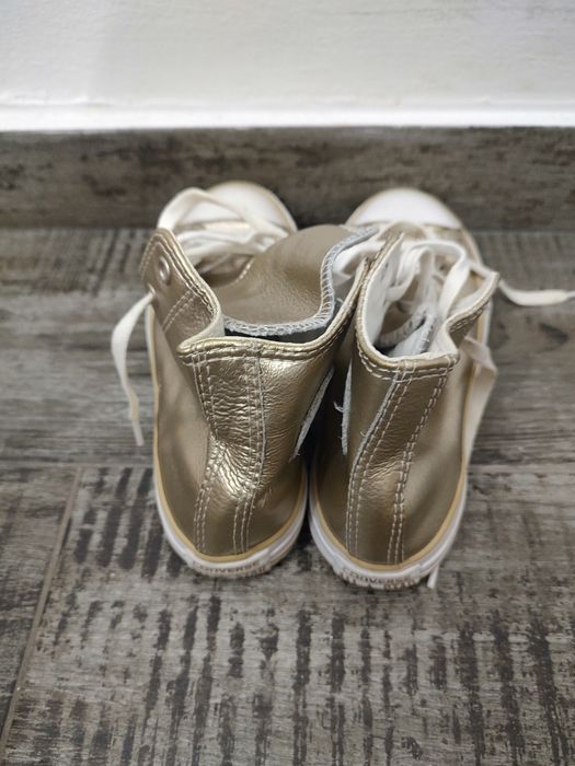 Tenesi  converse