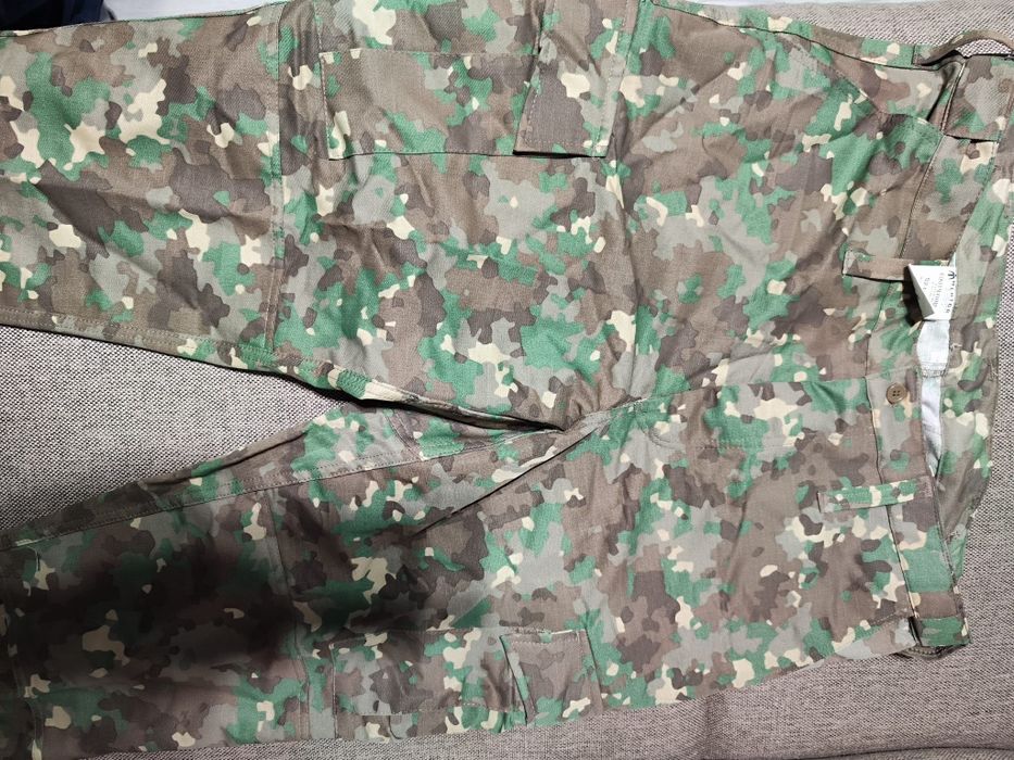 Tinuta  militara 52 (2buc)50(1 buc)