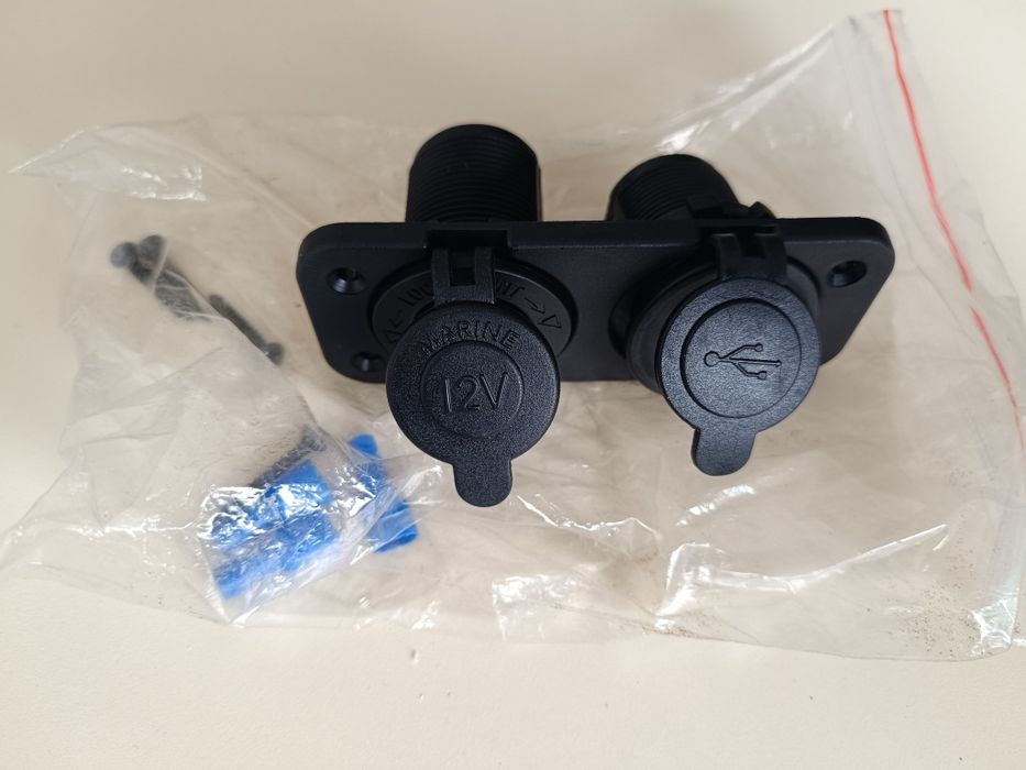 Зарядно за кола Tovbmup, гнездо за запалка 12V, двоен USB 2.1A/1A, чер