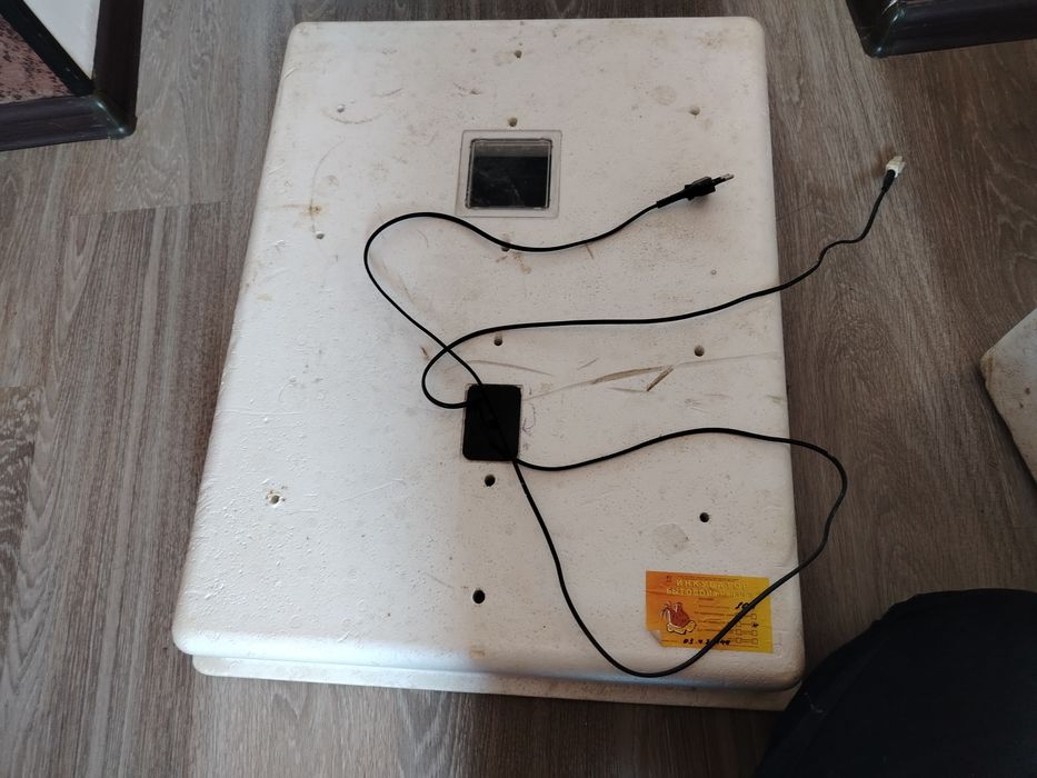 Продам инкубатор би1