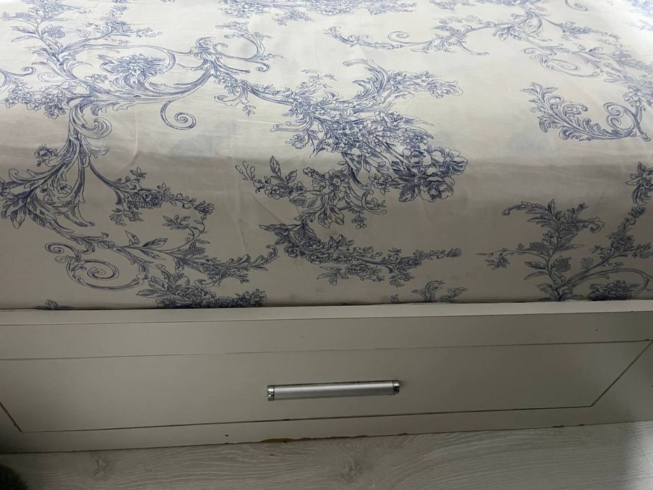 2 односпальные кроватьи,продается без матраса