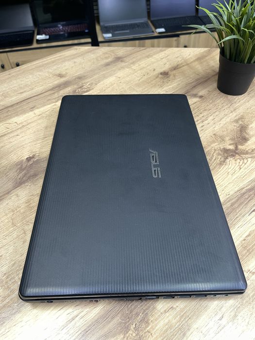 Ноутбук Asus в хорошем состояний