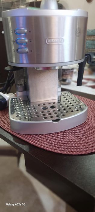 Кафемашина - Delonghi ec330s
НАЛЯГАНЕ: 15 BAR
-КАПАЦИТЕТ НА РЕЗЕРВОАР