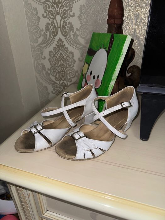 Туфли бальные белые