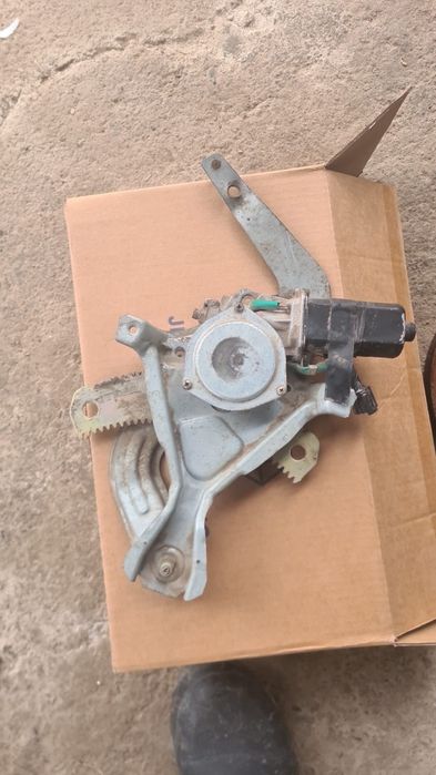 Срочно продам стекоподемник на некся