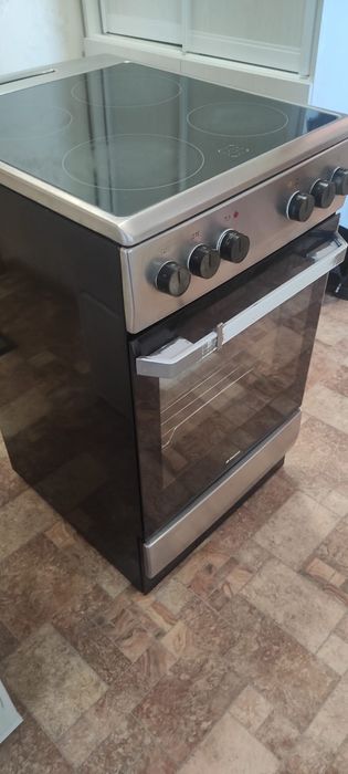 Продам электро плиту hansa