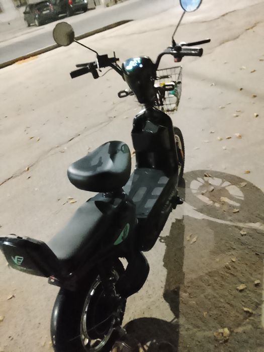 Skuter sotiladi 300 dollar xolati ideal