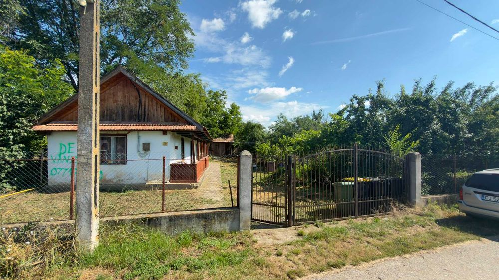 Vand casa cu teren