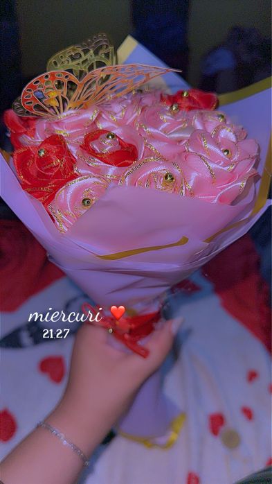 Trandafiri din satin