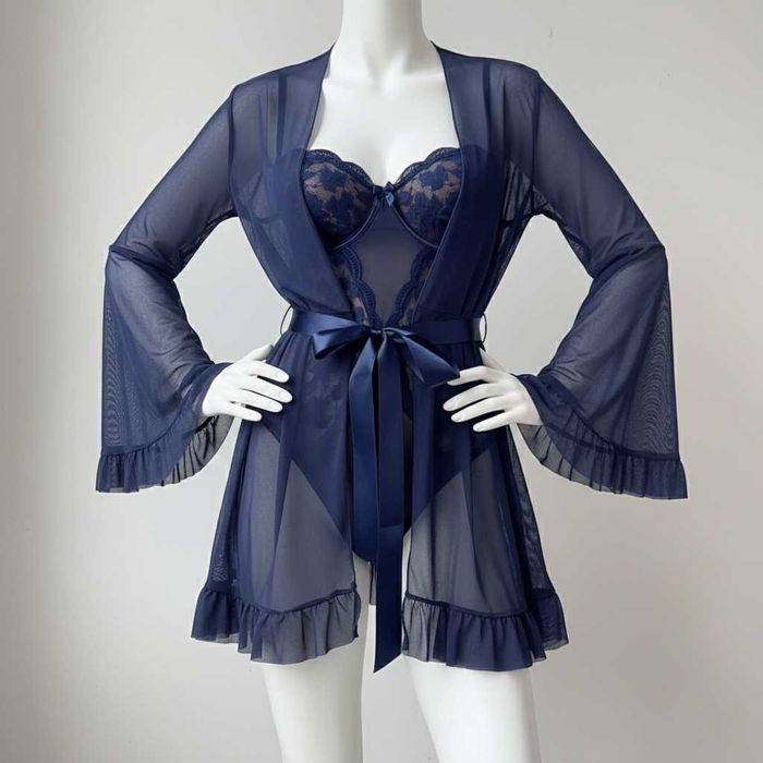 Элегантный женский комплект: кружевное боди и легкий сетчатый халатик