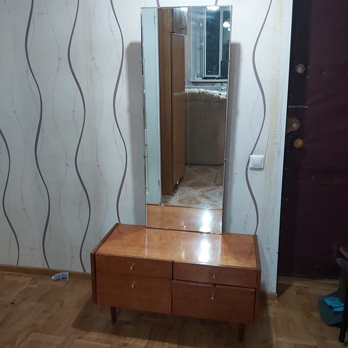 Отдам даром  мебель, диван.