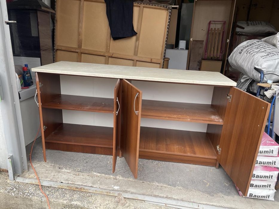 Кухненски дървен шкаф