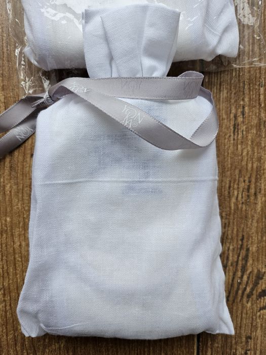 Set bentite par machiaj,penseta epil ,pila calcaie ,manusi masca maini