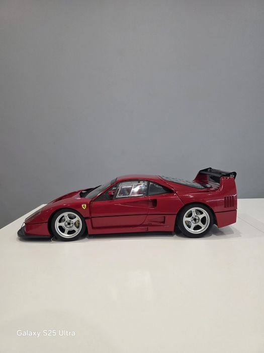 Ферари ф40 компетационе 1:8 (Ferrari F40  competizione 1:8)