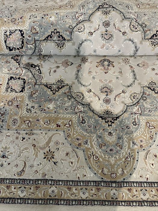 Ковер продам в отличном состоянии