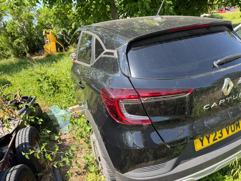 Renault Captur, 2023,Anglia, pentru piese