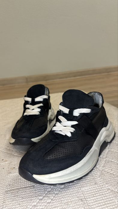 Турция.  кроссовки. Подошва резина