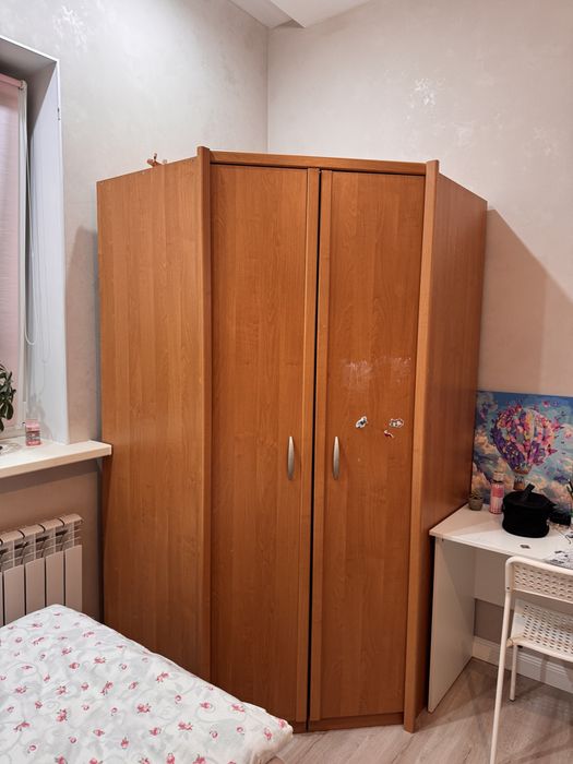 Шкаф угловой. 2 части. Состояние хорошее.