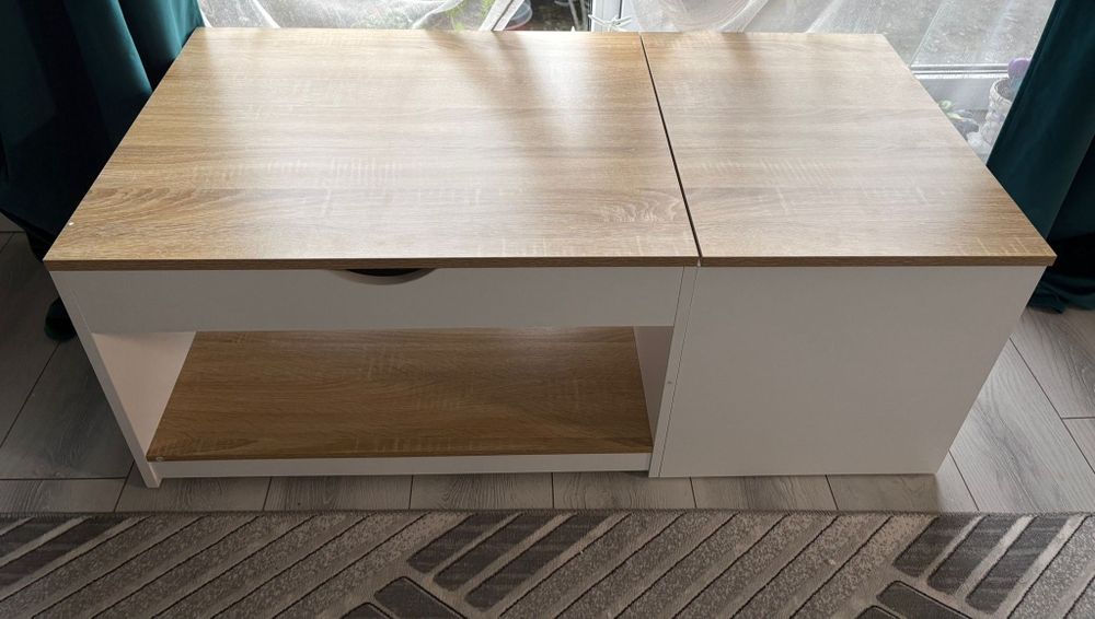 Masa living cu spațiu de depozitare