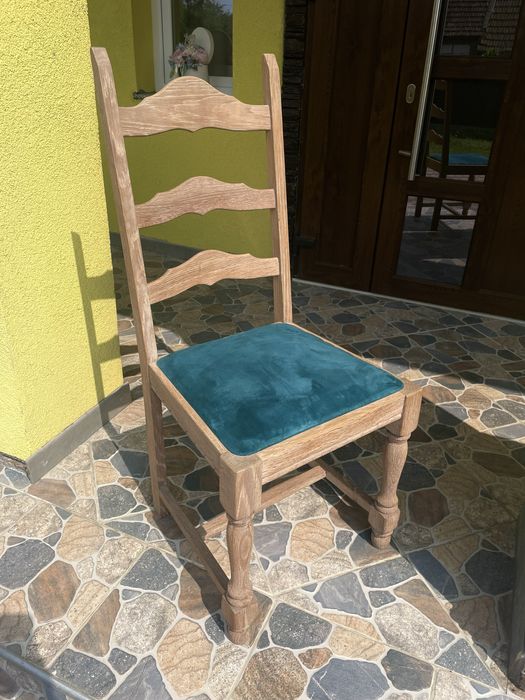 Vand scaune de bucatarie