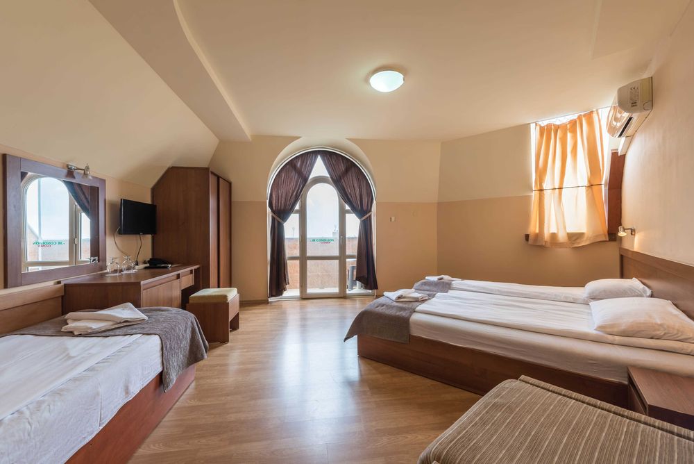 Продава се Хотел в Балчик - 2000 кв.м за 230 €/кв.м - Снимка #21