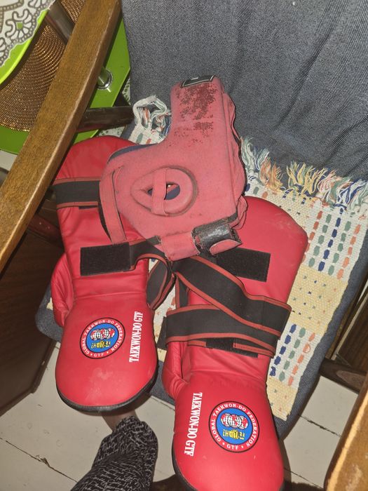 Футы, накладки, щитки для единоборства