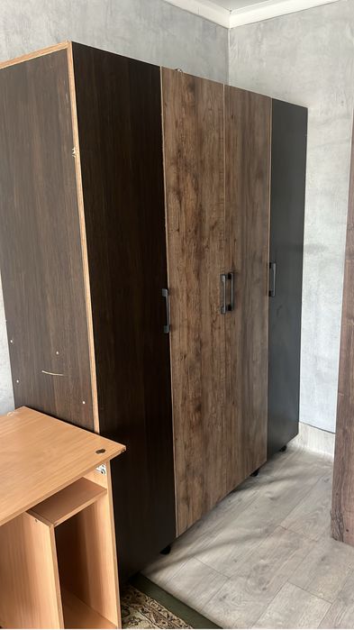 Срочно продаю шкаф за 15 заберите