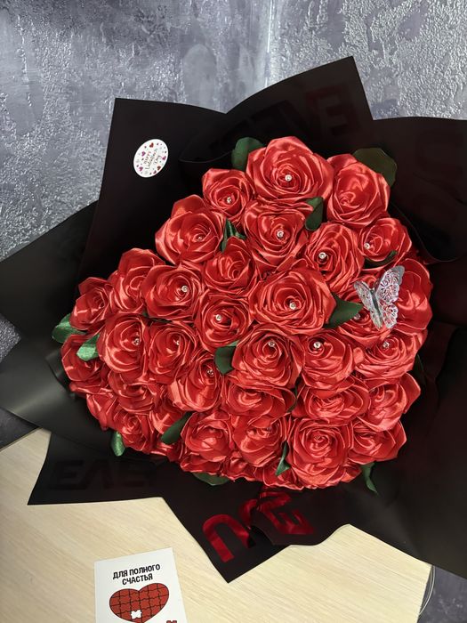 Розы из атласной ленты