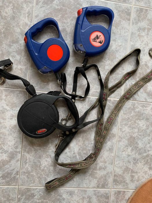 Продавам автоматични нашийници за куче,два от тях са с крушка