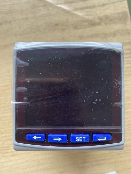 Бокс пластиковый, амперметр, изолятор