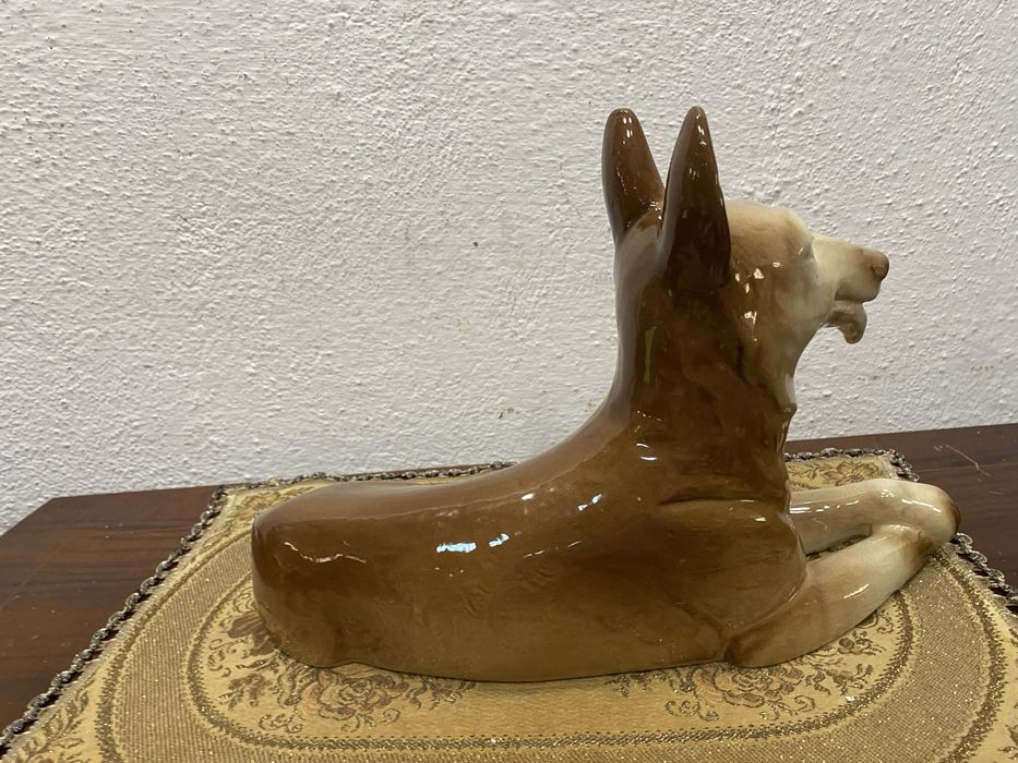 Немско порцеланово куче немска овчарка