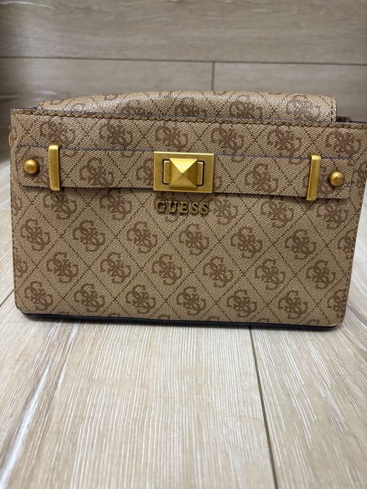 Кафява Чанта Guess