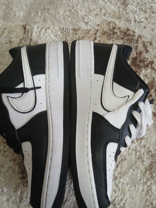 Vând adidași Nike Air Force