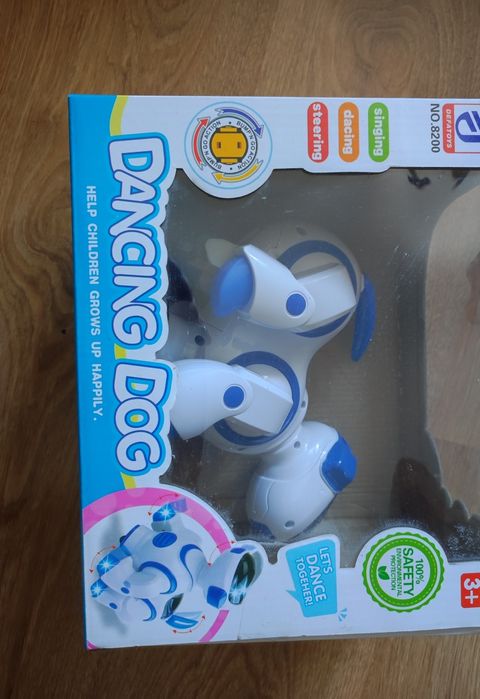 Куче робот играчка с батерии не използвано за 3+