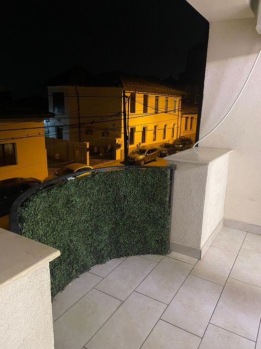 Apartament de inchiriere | bloc nou | central | loc de parcare propriu