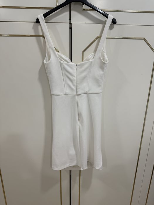 Бяла mini рокля с корсет